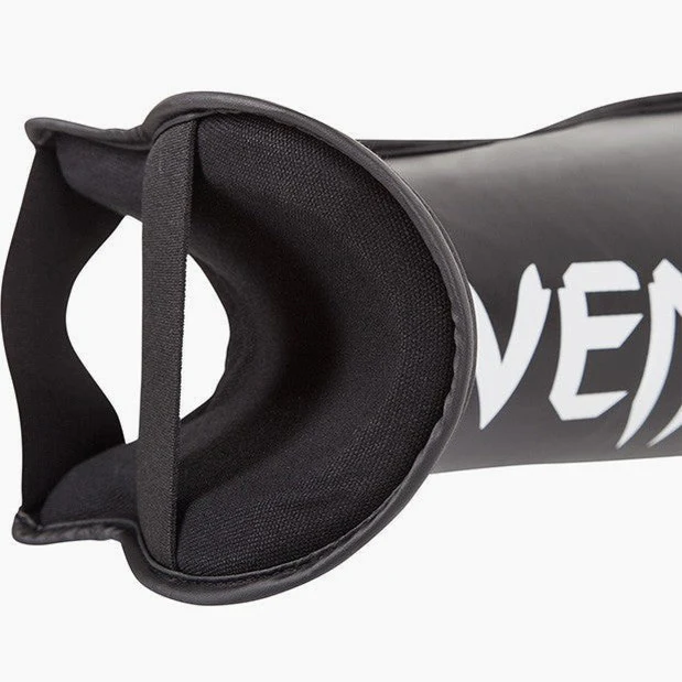 Caneleiras Venum Challenger Preto Branco  - Image 4